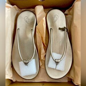 OluKai women’s sandals, flip flops